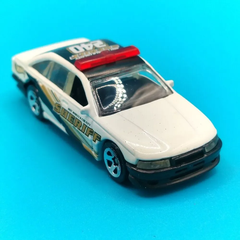 Hot Wheels Sheriff Police Car White Gold Black Street Rodder Diecast Toy Vehicle